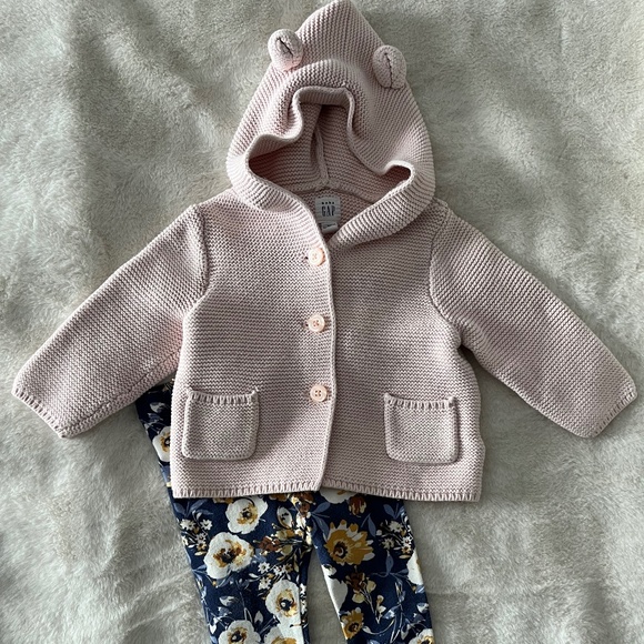 Baby Gap sweater and no name leggings - Picture 1 of 8